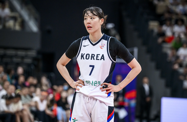 대표팀 경기에 나선 박지수. /FIBA 제공
