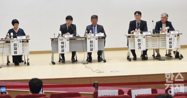 박문성 축구 해설위원이 8일 국회 의원회관에서 열린 ‘위기의 한국축구, 진단과 대안 긴급 토론회’에서 기조 발언을 하고 있다./ 이호형 기자 leemario@sporbiz.co.kr 2026.07.08