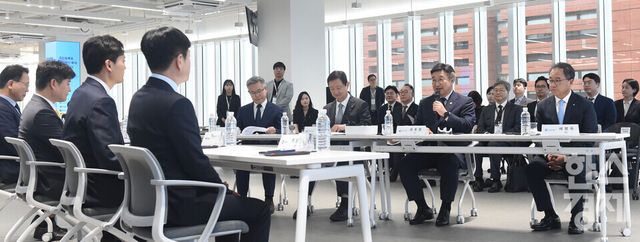 윤호중 행정안전부 장관이 9일 서울 서초구 토스 신논현 사옥에서 열린 행안부- 금감원-금결원-네이버·카카오·토스 업무협약식에서 모두 발언을 하고 있다./ 이호형 기자 leemario@sporbiz.co.kr 2026.07.09