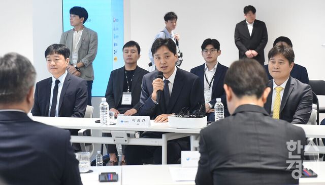 이승건 비바리퍼블리카(토스) 대표가 9일 서울 서초구 토스 신논현 사옥에서 열린 행안부-금감원-네이버·카카오·토스 업무협약식에서 모두 발언을 하고 있다./ 이호형 기자 leemario@sporbiz.co.kr 2026.07.09