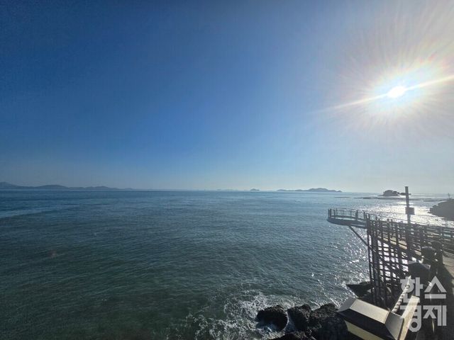 전라남도 해남군 송지면 갈두산 땅끝에서 바라본 바다의 모습. /박종민 기자