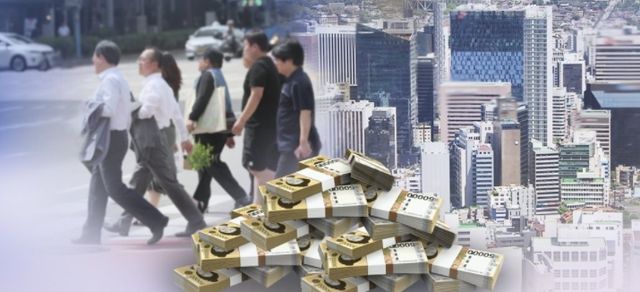 정부가 발표한 세제개편안에 따르면 근로자가 신용카드와 직불카드, 선불카드, 현금영수증 등을 사용한 금액에 적용되는 소득공제 제도가 조정된다. / 연합뉴스