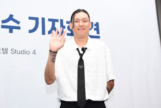 최준용이 지난달&nbsp;기자회견을 열고 NBA 도전을 공식 선언하고 있다. /KBL 제공