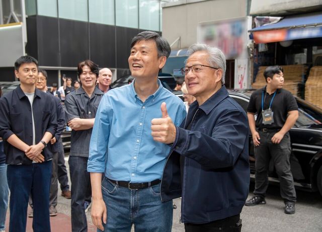 지난 6월 7일 방한한 젠슨 황 엔비디아 CEO와 만나 협업을 논의한 장병규 크래프톤 의장./크래프톤