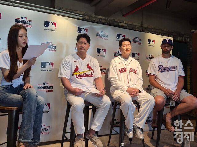 오승환(왼쪽 2번째부터), 김병현, 니퍼트가 MLB 브렉퍼스트 클럽에 참여해 토크 세션에 참여하고 있다. /신희재 기자
