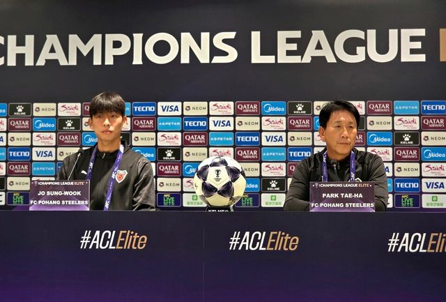 박태하 감독(오른쪽)과 조성욱. /한국프로축구연맹 제공