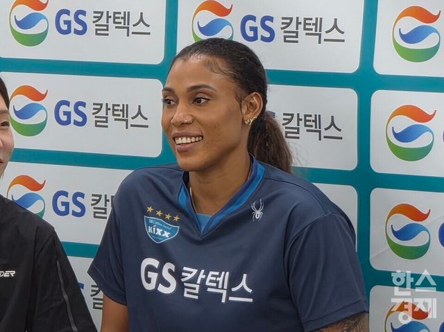 실바가 1일 경기도 가평의 청평 GS칼텍스 클럽하우스에서 열린 구단 미디어데이에 참석해 인터뷰하고 있다. /신희재 기자