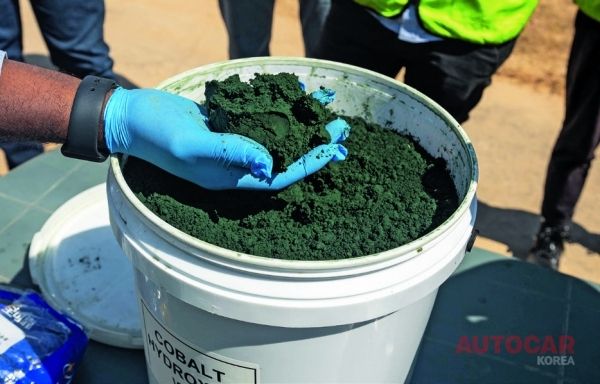 코발트는 전기차에 사용되는 리튬 이온 배터리를 만드는 데 필수적인 소재다<br>