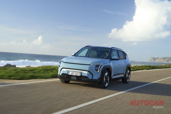 2025 월드 카 오브 더 이어를 차지한 기아 EV3<br>