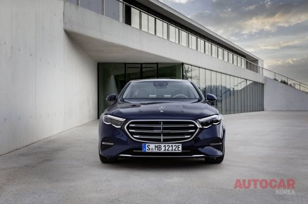 메르세데스-벤츠 E350e 4MATIC 위드 EQ 하이브리드 테크놀로지<br>
