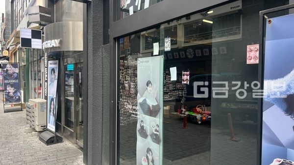 둔산동 거리에 무인사진관이 즐비해 있다.