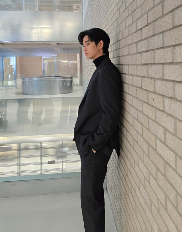 사진 = 김수현 인스타그램