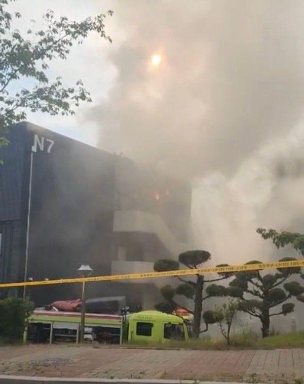 사진= 금강일보DB. 독자제공(10일 오후 4시 59분 경 대전 유성구에 위치한 충남대학교 제3학생회관 건물서 화재가 발생했다.)