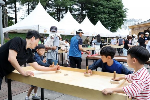 지난 2023년 추진된 목재 체험 행사. 유성구 제공