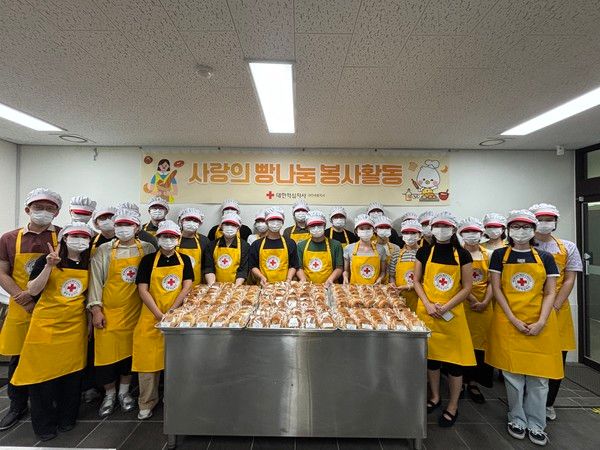 ▲ 대전도시공사가 지난 7일 대한적십자사 대전세종지사에서 '사랑의 빵 나눔' 봉사활동을 진행했다. 대전도시공사 제공