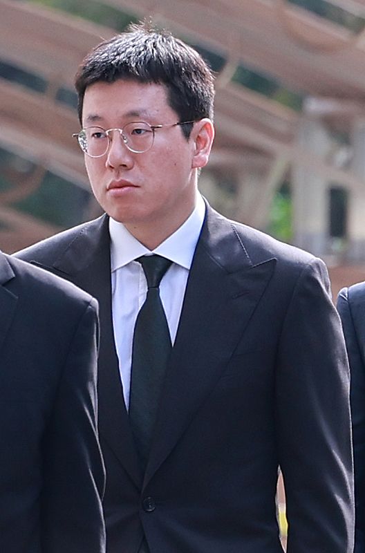 배재현&nbsp;카카오 투자총괄대표가 지난달 18일 양천구 서울남부지방법원에서 열린 영장실질심사를 받기 위해 법정으로 향하고 있다 [연합뉴스]