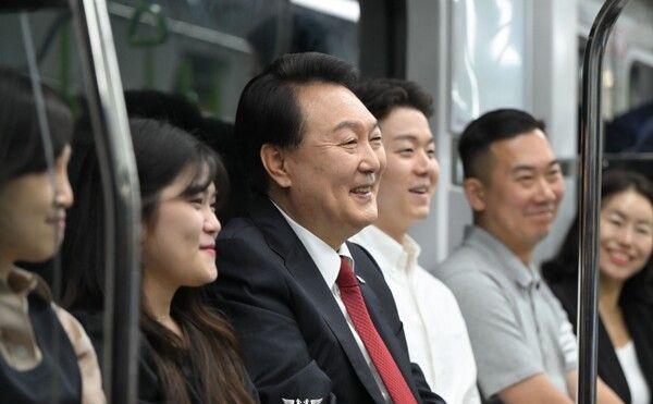 6월30일 윤석열 대통령이 대곡-소사 복선전철 커팅식 및 시승식에 참석한 모습. [대통령실]