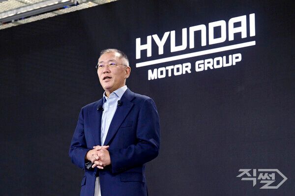정의선 현대차그룹 회장이 지난 1월 2024년 현대차그룹 신년회에 참석해 '한결같고 끊임없는 변화를 통한 지속 성장'이라는 새해 메시지를 전하고 있다. [현대자동차그룹]&nbsp;