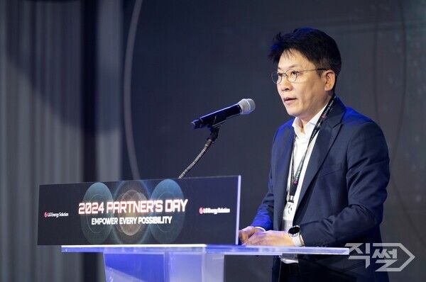 &nbsp;LG에너지솔루션 CEO 김동명 사장이 2024 파트너스데이 행사에 참석해 환영사를 하고 있다. [LG에너지솔루션]