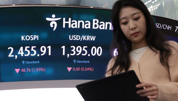 29일 서울 중구 하나은행 본점 딜링룸 모습 [연합뉴스]