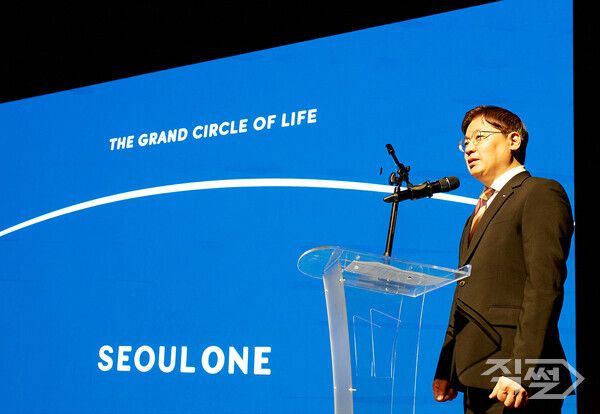 최익훈 HDC현대산업개발 대표이사가 서울원 프로젝트의 비전에 대해 설명을 하고 있다. [HDC현대산업개발]