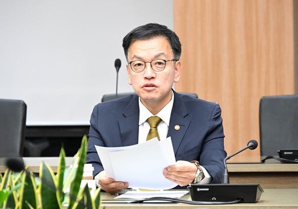 최상목 경제부총리 겸 기획재정부 장관이 27일 서울 영등포구 한국수출입은행에서 열린 거시경제·금융현안 간담회에서 발언하고 있다. [연합뉴스]