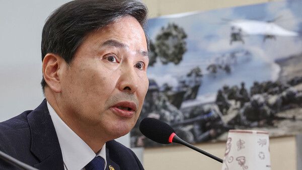 김선호 국방부 차관이 5일 오전 윤석열 대통령의 비상계엄 선포·해제 경위와 관련한 긴급 현안질의가 열린 국회 국방위원회 전체회의에서 답변하고 있다. [SBS뉴스 갈무리]