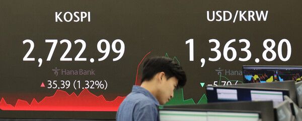 27일 중구 하나은행 본점 딜링룸 모습 [연합뉴스]