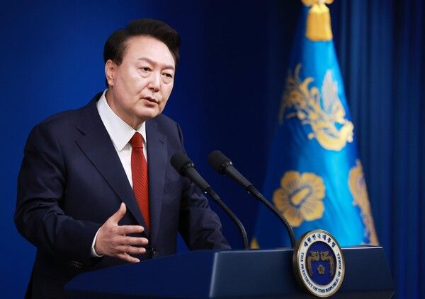 윤석열 대통령이 9일 오전 서울 용산 대통령실 청사 브리핑실에서 '윤석열정부 2년 국민보고 및 기자회견'을 하고 있다. [연합뉴스]