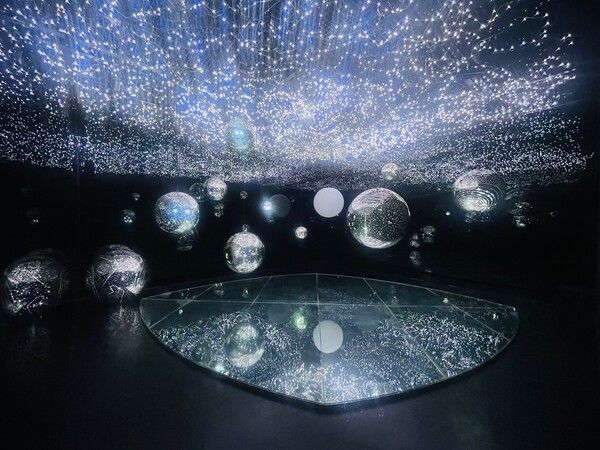 NASA에서 보내온 수 데이터를 통해 우주의 아름다움을 표현한 ‘Space 0’ 작가의 ‘Eternal Light(이터널 라이트)’ 작품. [광주시립미술관]