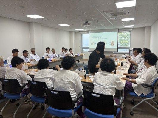 복권기금으로 운영되는 전라남도 마음건강치유센터의 ‘마음의 온기’ 프로그램에 참여한 참가자들의 모습 [전라남도 마음건강치유센터]