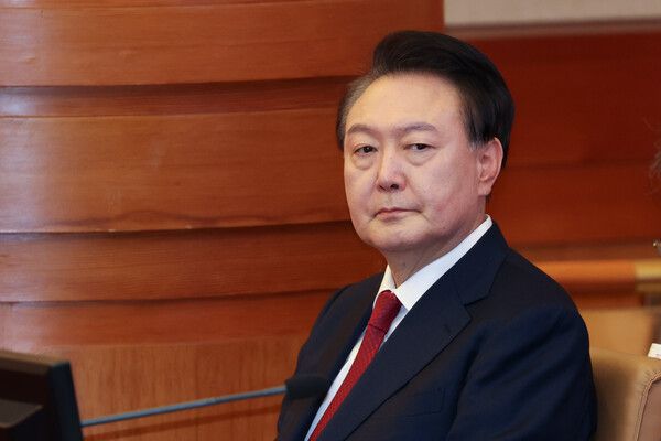 윤석열 대통령이 21일 오후 서울 종로구 헌법재판소에서 열린 탄핵심판 3차 변론에 출석해 피청구인 좌석에 앉아있다. [연합뉴스]