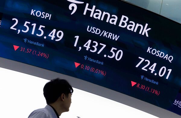 23일 오후 서울 중구 하나은행 딜링룸 모습 [연합뉴스]