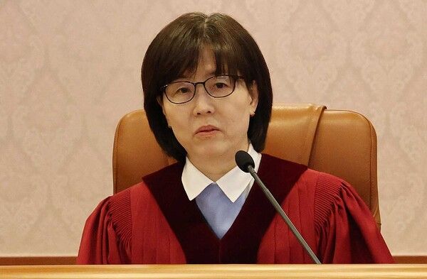 이미선 헌법재판관이 3일 오후 서울 종로구 헌법재판소 소심판정에서 열린 윤석열 대통령 탄핵심판 2회 변론준비기일을 진행하고 있다. [연합뉴스]