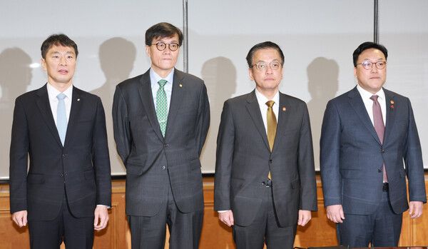 (왼쪽부터) 이복현 금감원장, 이창용 한국은행 총재, 최상목 대통령 권한대행 겸 기획재정부 장관, 김병환 금융위원장. [연합뉴스]
