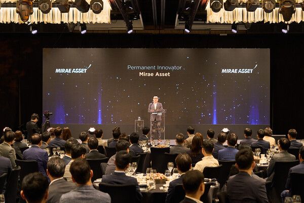 박현주 미래에셋그룹 회장(GSO)이 1일 고객자산 1000조 원을 달성을 기념하며 기념연설을 하고 있다. [미래에셋그룹]