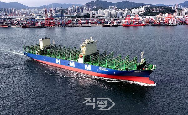 HJ중공업의 친환경 컨테이너선. [HJ중공업]