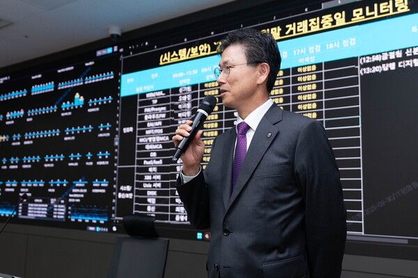 농협은행장이 지난 30일 경기 의왕 통합IT센터를 찾아 비상대응체계 및 안전시스템을 긴급 점검했다. [NH농협은행]