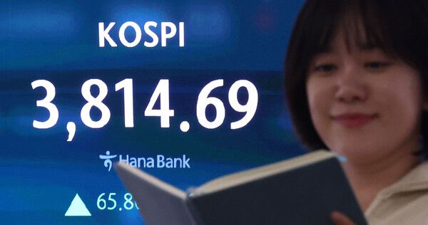 20일 서울 중구 하나은행 딜링룸 모습. [연합뉴스]