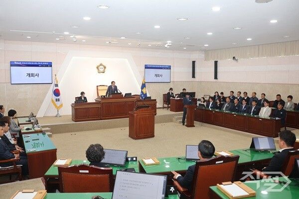 제284회 임시회 개회사 모습. [의성군의회]