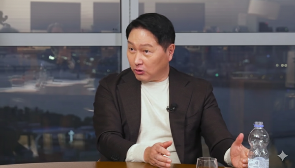 최태원 SK그룹 회장 겸 대한상공회의소 회장이 저성장 해법을 설명하고 있다. [SK그룹]