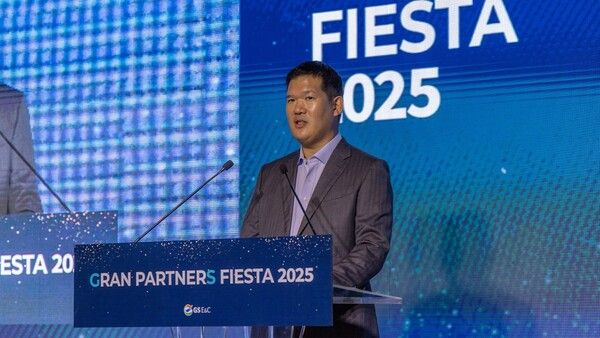 허윤홍 GS건설 대표가 30일 서울 역삼동에 위치한 GS타워 아모리스홀에서 GS건설이 협력사와 소통을 위해 마련한 상생협력행사 ‘그랑 파트너스 피에스타(Gran Partners Fiesta)’에서 인사말을 전하고 있다. [GS건설 제공]