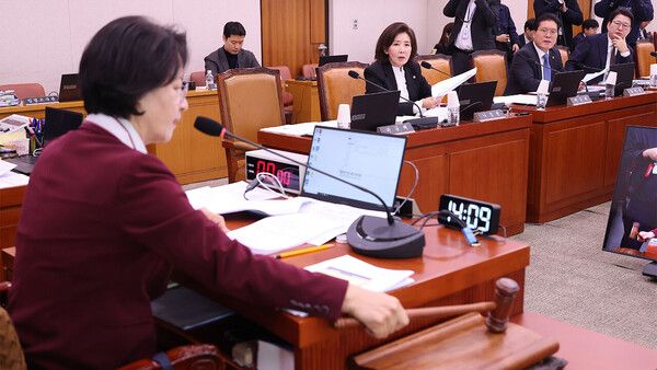 검찰의 ‘대장동 항소 포기’ 결정이 정국의 뇌관으로 떠오른 가운데, 국회 법제사법위원회가 11일 전체회의 개최를 확정하자 여야 모두 배수진을 친 채 정면충돌을 예고하고 있다. [SBS 뉴스 화면 갈무리]