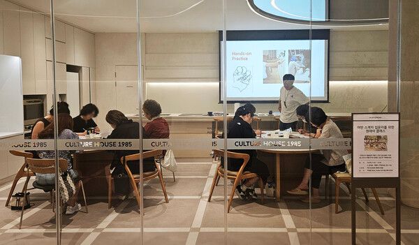 현대건설이 현대백화점과 협업을 통해 아파트 커뮤니티에 특별한 ‘문화콘텐츠 서비스’를 선보인다. [현대건설]