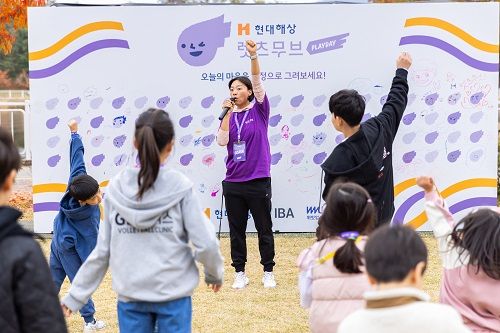현대해상에서 주최한 ‘렛츠무브 플레이데이’ 체조 세션에 참여하고 있는 어린이들. [현대해상]