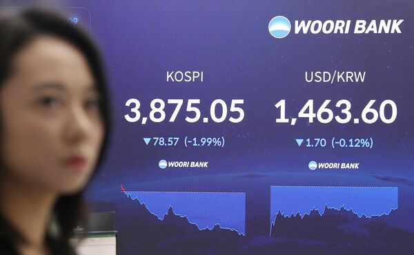 &nbsp;19일 서울 중구 우리은행 본점 딜링룸&nbsp; 모습. [연합뉴스]