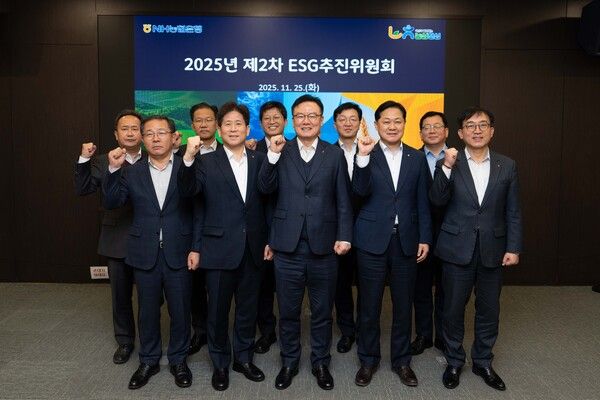 25일 서울 중구 본사에서 '2025년 제2차 ESG추진위원회'를 개최했다.(사진 가운데 최동하 수석부행장). [NH농협은행]