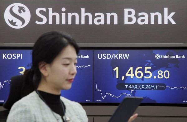 26일 서울 중구 신한은행 딜링룸 모습. [신한은행]