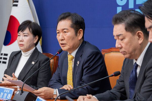 더불어민주당 정청래 대표가 3일 국회에서 열린 최고위원회의에서 APEC과 한미정상회담 후속 조치 신속 처리에 대해 말하고 있다. [연합뉴스]