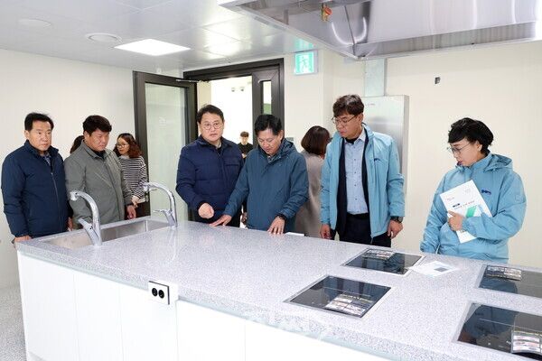 소통협력공간 사업 현장 점검 모습. [밀양시의회]